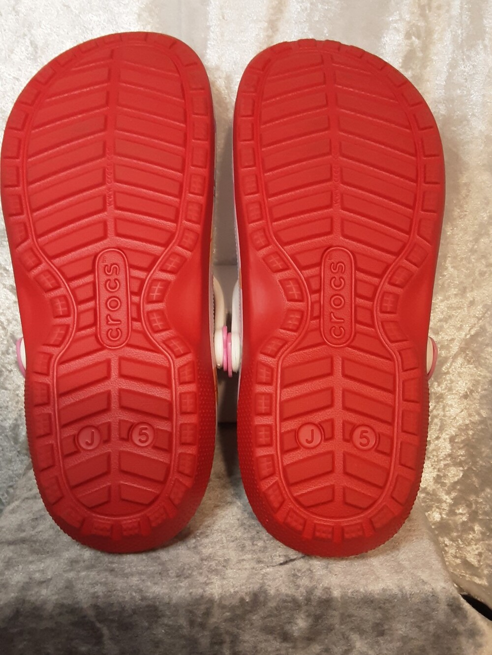 CROCS Lined Sweethearts Colab Limited Edition - Picture 6 of 14